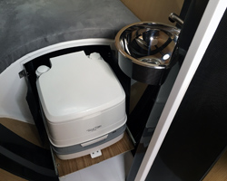 Porta Potta (option).