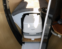 Porta Potta (option).