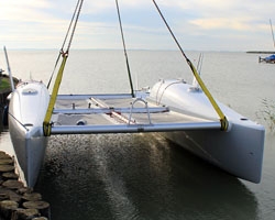 Wodowanie za pomocą dźwigu.